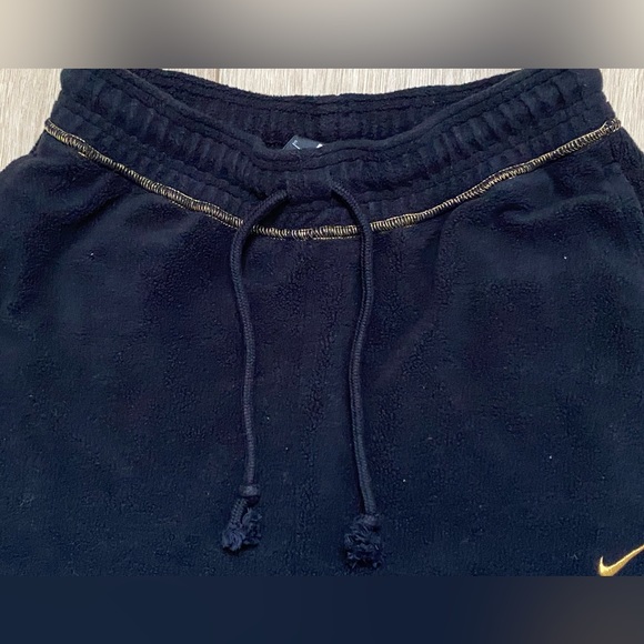 Nike dri-fit drawstring black gold sweats - Picture 3 of 4